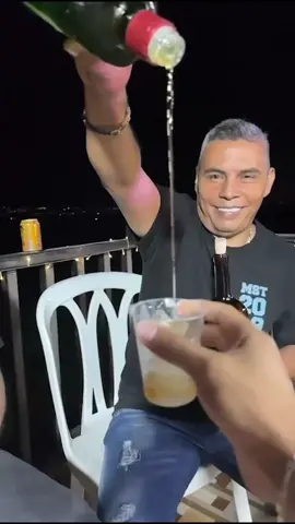 Mexesta picando la tripa agusrdientera🥃🥃  #estoyquemetomo @Elandariegomusic @El Dueto del Pueblo 