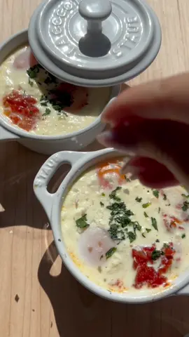 Shakshuka Baked Eggs 🍳 spicy creamy dreamy goodness  📍recipe in my bio or butterhand.com #shakshuka #bakedeggs #shakshukabakedeggs #eggs #bread #breakfast 