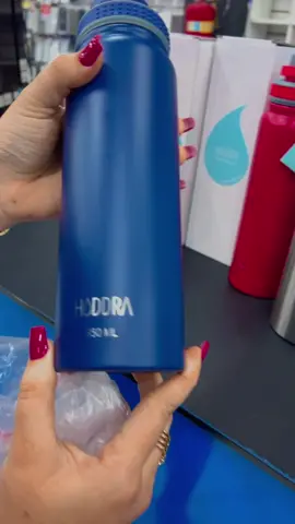 Você já conhece a nova garrafa térmica H💧DDRA ?  Garrafa exclusiva Play cell 😍 A Garrafa térmica H💧DRRA em aço inox , material higiênico de excelente qualidade que não oxida , possui parede dupla e vácuo entre elas. Essa tecnologia aumenta a termicidade da peça e evita que a parte externa fique quente ou fria trazendo mais conforto para você e mantendo sua bebida na temperatura desejada por mais tempo. Estão disponíveis nas cores - Azul  Branca  Verde  Preta  Vermelha  Prata  Rosa  Não deixe de ter sua garrafa térmica, fala agora com um de nossos vendedores e adquira a sua 😍!!! #Garrafatérmica #Sustentabilidade #corpohidratado #conforto 