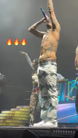 Chris Brown shirtless 🔥 #chrisbrown #breezy #concert #chrisbrownconcert #chrisbrownofficial #chrisbrownlive #chrisbrownfrankfurt #festhallefrankfurt #frankfurt #shirtless #gocrazy 