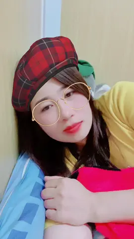 Cac bác có thấy đúng không nào 🤣🤣🤣chị em cũng cần  tay vịn chứ 