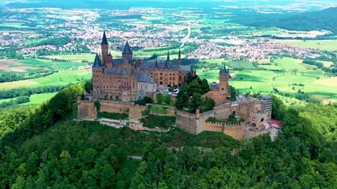 Lâu đài Hohenzollern là một trong những tòa lâu đài nguy nga nhất nước Đức và được coi là một kiệt tác của nghệ thuật kiến ​​trúc pháo đài ở nước Đức#fyp#trending#villatỷđô 