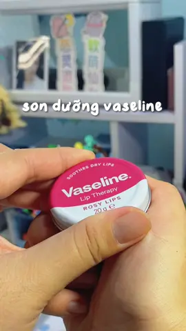 cầm đến tay ròi mà vẫn bị lười dùngg dưỡng môi ;)) #review #hamuonom #xh #tts #tiktokshop #vaseline #duongmoi #skincare 