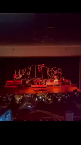 To commemorate the closing of Les Mis heres a clip of the end of the final battle! Incredible job to our wonderful lighting designer #lesmis #lesmiserables #theatertok #theaterkid #lighting #lightingdesign #musicaltheatre 