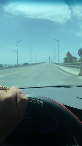 Phòng em tôi đã từng nằm. Uống ly nước em uống thừa