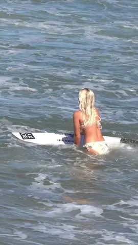 🏄🏼‍♀️ #foryoupage #fyp #surfing #surfergirl #beach #bikini 