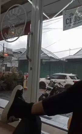 mendung belum tentu hujan yang ngabarin tiap hari belum tentu jadian #thoseeyes #fypシ