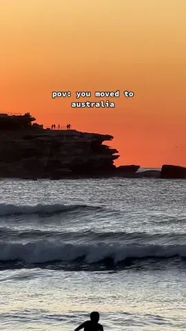 Moving to australia was the best decision of my life🫶🐬🌸 #moveabroad #travelaustralia #nomadicliving #workingholiday #travelvisa #beachlife #surfergirl 
