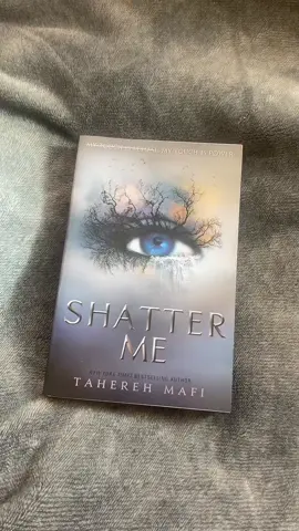 Finally giving a go at the shatter me series. Under 5£ from the tiktok shop, cant complain! #shattermeseries #bookshop #booktokuk #tiktokshopbooks #shatterme #SpringSale #TikTokMadeMeBuyIt #SpringVibes 