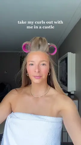 not click baiting about the castle 🏰 #grwm #hair #rollers #hairrollers #OOTD #shopping #travel 