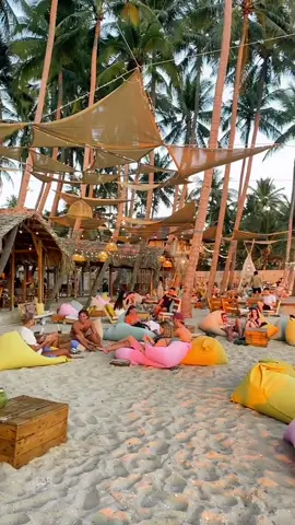 Feeling, seeing, … #pineapplemuine #pineapplemuine🍍 #beachpub #sunset #muine #deliciousvibes 