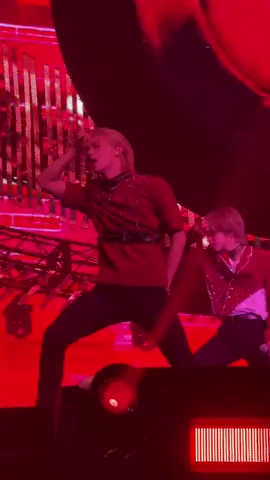 FELIX RED LIGHTS😳❤️‍🔥 #straykids #straykidsinfortworth #felix #redlights #maniactour 📍Fort Worth, TX 230326 Day 1