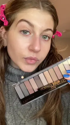 Create a makeup look with me using #rimmellondon @rimmellondon @rimmellondonus  #rimmellondongiftedme  #skeepersfamily #fyp #model #makeupmodel #skincaremodel #makeup #skincare 