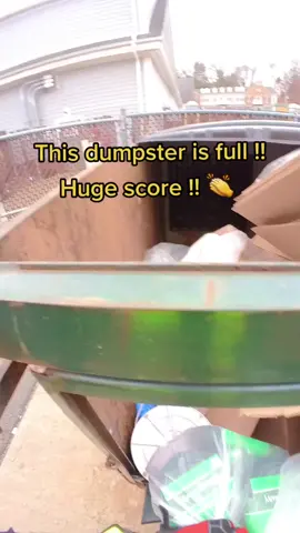 Huge score dumpster diving !! You won't believe this !!  #dumpsterdiveking #dumpsterdiver #dumpsterdive #donate #food 
