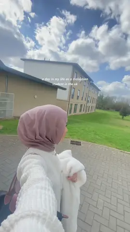 Haven’t done this type of video in a very long time so enjoy! ☁️☀️👩🏻‍💻 #adayinmylife #studyabroaduk #unilife #internationalstudent #Vlog #aesthetic #studentlife 