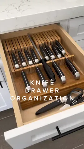 Organize my knife drawer with me 🔪✂️👩🏼‍🍳 #clean #CleanTok #cleaning #cleaningtiktok #organize #organization #Home #kitchen #KitchenHacks #LifeHack #hacks #aesthetic #asmrsounds #asmrvideo #asmr #fyp 