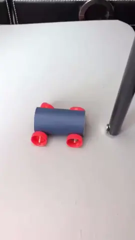 مشروع عملي بسيط يحقق مفهوم ان القوة المغناطيسية قوة مجال تؤثر عن بعد ،، وكذلك يعتبر تطبيق على قانون نيوتن الثالث الفعل ورد الفعل ✨