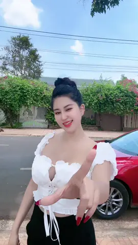 Họ cười tôi vì tôi không giống họ. Tôi cười họ vì họ cứ bắt chước tuiii🤣