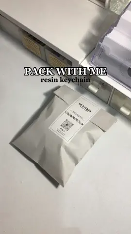 pwm: resin keychain - cat paw // tysm @sizzling tofu  #resin #resinart #resincraft #resincrafts #resinmold #resinmolds #resinkeychain #keychain #charm #charms #resincharm #resincharms #satisfying #resinletters #resinletter #resinletterkeychain #resinpour #handmade #handcraft #handcrafted #fyp #fypシ #fypage #foryoupage #foryou #foryourpage #SmallBusiness #packingorders #packagingorders #packing #packanorderwithme #packwithme #PackOrderWithMe #PackingOrderVideos