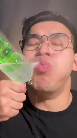 ASMR 중국 물먹방 사고 영상🤦‍♂️😅 #prettyman #asmr #drink #challenge #new #mukbang #fyp 