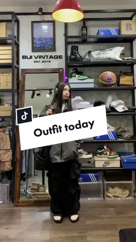 Thời tiết Hnoi thay đổi nhanh như nyc vậy :))) #foryou #xuhuong #phoido #thoitrang #outfit #streetwear #jacket 