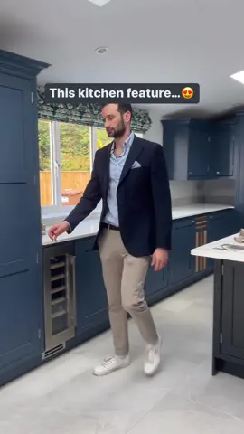 A must have feature for your kitchen!✨ #luxurykitchen #luxuryhomes #kitchendesign #kitcheninspo 