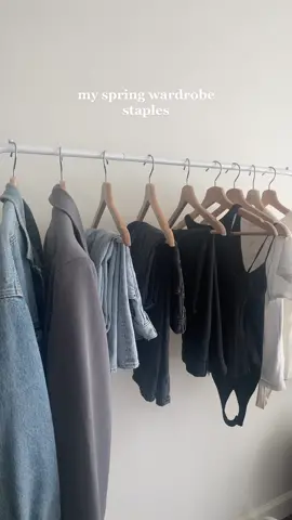 Leave a comment if u want a video styling these basics ☺️ #springoiutfitinspo #outfitinspo #minimalistoutfits #wardrobeessential #basicmusthaves #fyp #viralvideo 