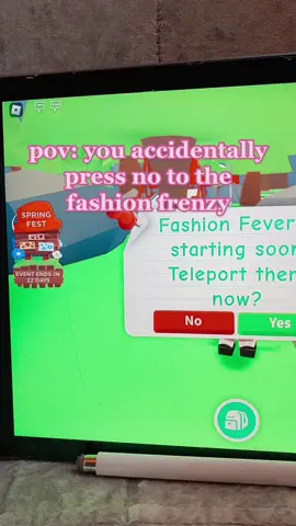 running for my life fr 🏃🏼‍♀️💨 #rblx #robloxcomedy #adoptme #preppyadoptme #fyps #foru #trending 