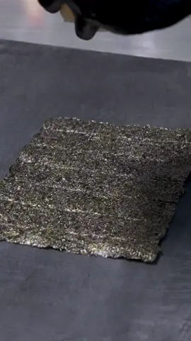 Making of a salmon Uramaki 🤤⁠ ⁠ ⁠ #sushilovers #sushitime #sushi #sushilover #japanesefood⁠ #salmon #sushibox #sushiboxquebec #uramaki 