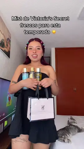 Tienen que probarlos.🌊🥥🔮 #victoriassecret #bodymistvictoriasecret #perfumes #recomendaciones #calor #fyp #GlowUp #viral 
