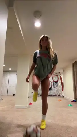 Practicing like always 🥶 #blonde #soccergirl #rpaccount #notimpersonating #Soccer #bmf 