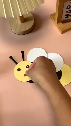 Make small bees out of circles of different sizes#creative #decoration #handmade #DIY #kidsdiy #easydiys #easydiys #diyideas 