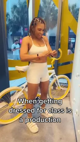 When you chilling before a @SoulCycle class and realize you about to be late. 🤦🏽‍♀️ #fitover50 #fitover40 #fitnesssnob #gymgirls #blackwomenoftiktok #FitTok #fiftyfine #spinclass #soulcycle #athleisurestyle #athleisurewear #athleisure #CapCut 