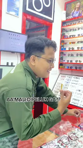 Enak ya kalau ada customer begini .. #inspirasikebaikanramadhan #ramadanpastiuntung #rezamgroupoptical #kacamatacowo 