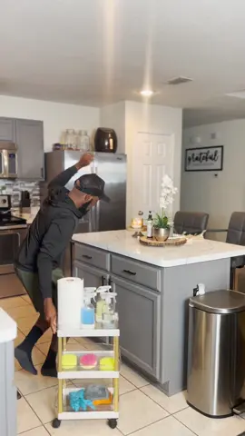 Who wants an invite to @davidlockridge2.0’s #springbreak party? #CleanTok  #cleaningtips#honeypartner#fyp