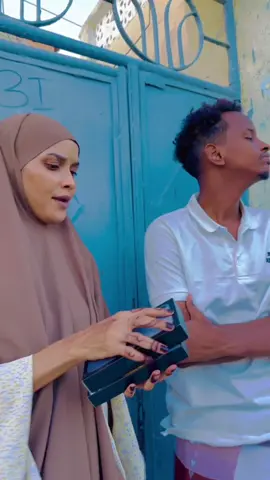 Mobile iPhone 14 kuu keenay 😂😂#lukchman10 #baanaboi #axmed_ak2 #queensihaam #xawaadle 