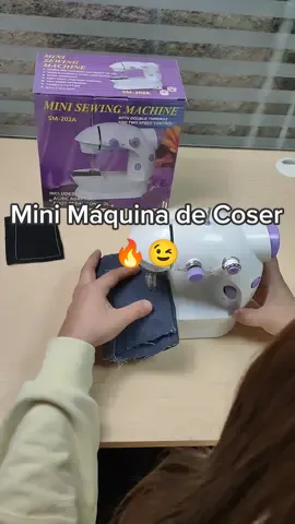 La mini máquina de cocer que tanto estabas buscando 😍😍 . . . .  #rosa #maquinadecocer #minimaquinacocer #mini #costura #hazlotumismo #tela #telasbonitas #slimcompany #tiktacos 