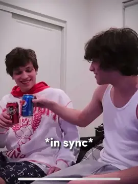 NICK ALREADY KNEW HE WASNT GONNA WIN 😭😭 II #sturniolotriplets #sturniolotripletfunny #sturniolotripletfunnymoments #sturniolotripletsclips #nicolassturniolo #mattsturniolo #chrissturniolo #fyp II @nicolassturniolo @mattsturniolo @christophersturniolo @sturniolo.triplets 