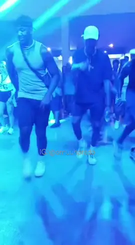Penso mandar um passinho charme em maldivas?! 🤤🕺🏽🔥 • • • #bailecharme #passinho #dance #foryou #minhadefé #ludimilla #baileblackbom 