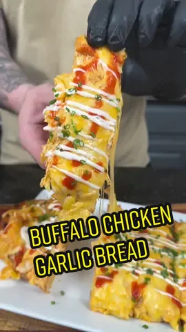 Buffalo Chicken Garlic Bread #mrmakeithappen #foryou #foryourpage #foryoupage #fyp 