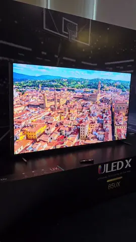 Checking out the @hisense 85-inch #ULEDX TV. It boasts thousands of local dimming zones for a super contrast level and a great image. It has over 20,000 #miniled. #hisensetv #uled #TV #Tech #vibrant 