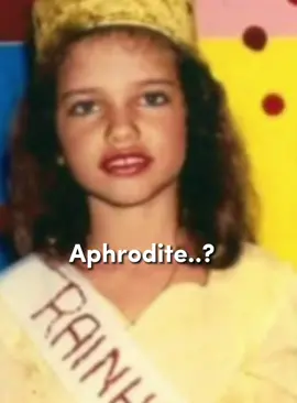 aphrodite gave her a kiss on the cheek. #fyp #adrianalimaedit #victoriassecretangel #victoriassecretfashionshow #viral  