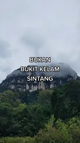 bukan bukit kelam yang ada di sintang. Tapi ini ada di daerah kapuas hulu, tepatnya di dusun salin desa kareho kecamatan putussibau selatan. yang tau namanya silahkan koment... #dayak #dayakpunan #mahaba  #kapuashulu #kalimantanbarat  #fyp #fypシ 