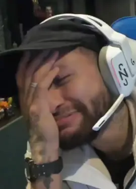 نيمار  في بث عبر حسابه في تويتش يبكي بعد أن خسر مليون يورو في لعبة بوكر 😂 (📽️: @/Neymarjr on Twitch) #365Scores 