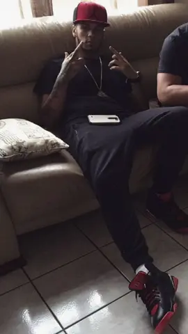 y tú tienes un hombre pero tú siempre estas pensando en nosotros yo se 😝 #snapchat #anuelaa #tiktok #ponmeenparati 