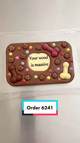 Make order 6241 with me 🍫😅#chocolateshop #smallbusinesstiktok #chocolatetok #personalisedchocolate #personalisedgift #chocolateslab #watchmemake #noveltygift 