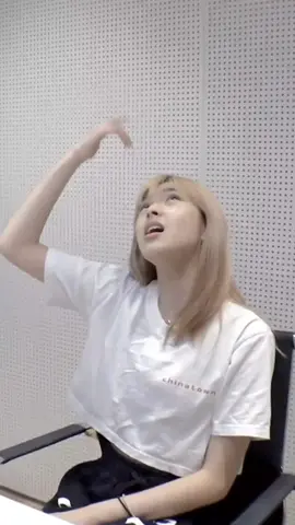 you can do it Chiquita!!! btw dia nangis karena suaranya bermasalah alias lagi kurang sehat dan kayaknya itu jadi alasan kenapa suaranya ga keluar #canny #chiquita #babymonster #baemon #ygngg 