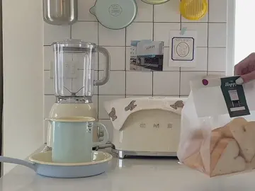 This song is so cute but people look cuter 😍🍞🍴🥛☕#Vlog #cookingfood #breakfast #korea #ฟีด #กินหนมกัน 