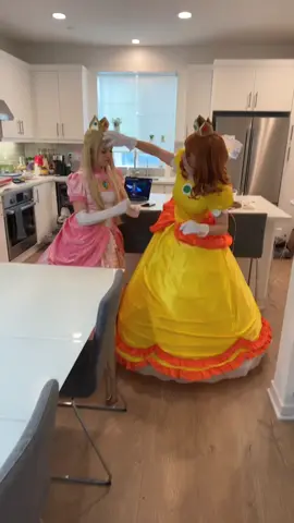 They spent 6 hours on those cosplays 😂 #fyp #foryou 