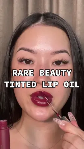 This berry shade🍇 LOVE IT! #rarebeauty #rarebeautymakeup #rarebeautylipoil #softpinchtintedlipoil #softpinchlipoil #lipoil #newmakeup #viralmakeup #tiktokmademebuyit #foryou #fyp #mangomoniica #firstimpression #makeupreview 